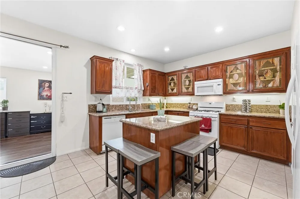 2822 Parksquare Pomona, CA 91767