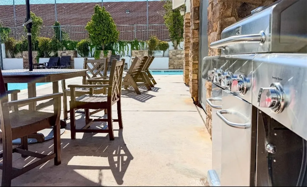 9301 Shirley Avenue #16 Northridge, CA 91324
