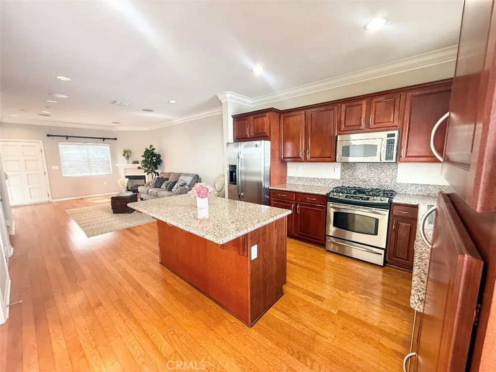 9301 Shirley Avenue #16 Northridge, CA 91324