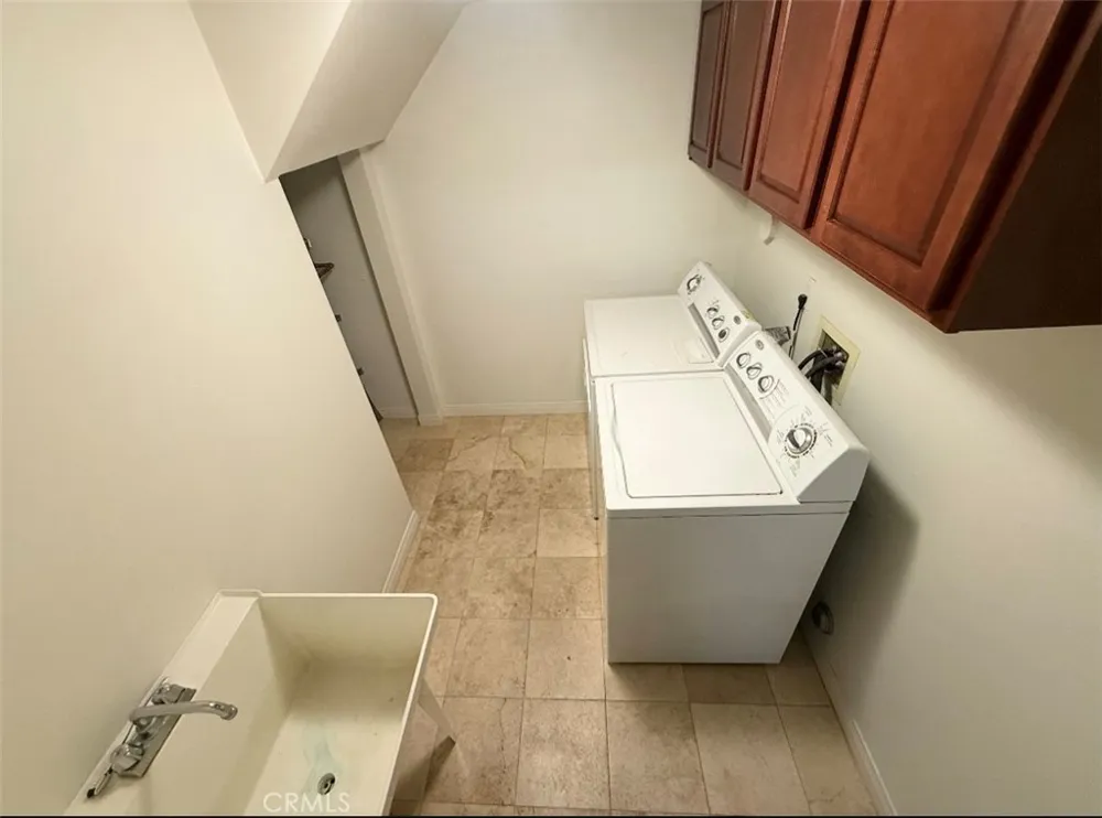 9301 Shirley Avenue #16 Northridge, CA 91324