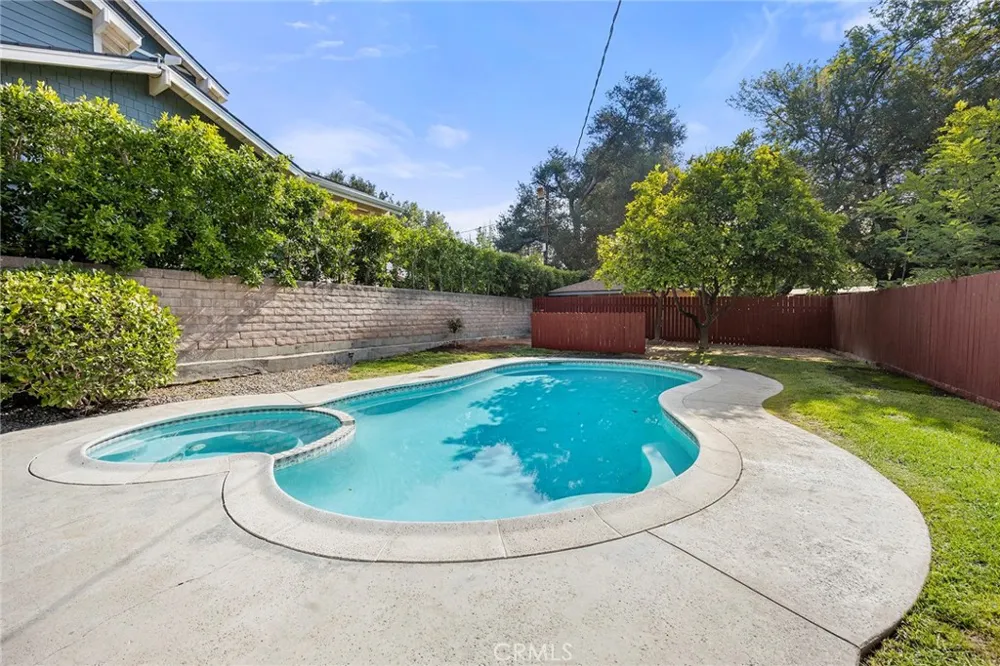 369 San Juan Way La Canada Flintridge, CA 91011