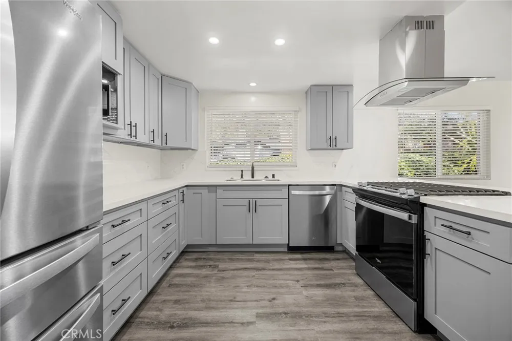 369 San Juan Way La Canada Flintridge, CA 91011