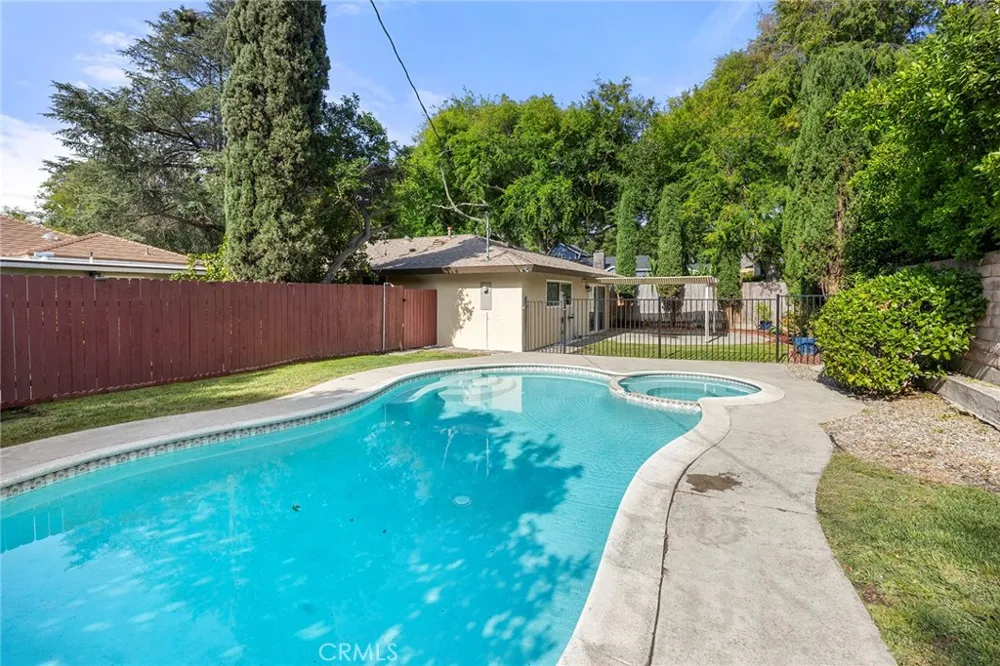 369 San Juan Way La Canada Flintridge, CA 91011