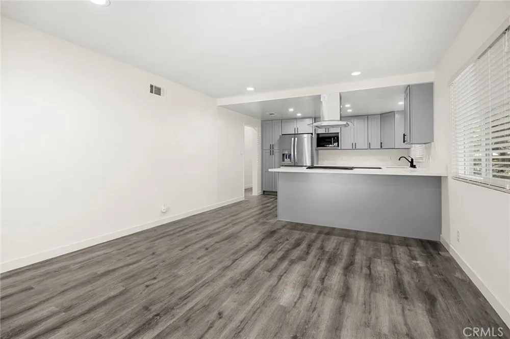 369 San Juan Way La Canada Flintridge, CA 91011