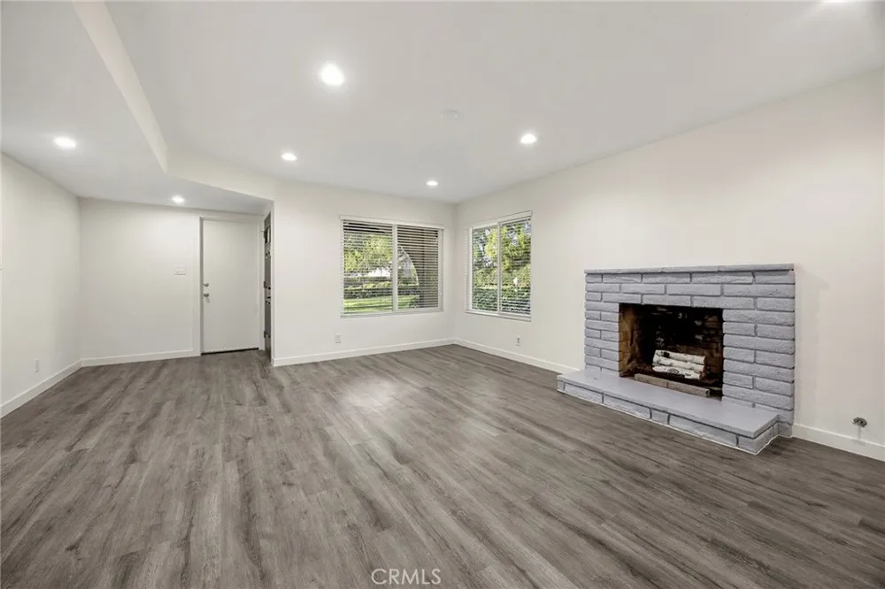 369 San Juan Way La Canada Flintridge, CA 91011