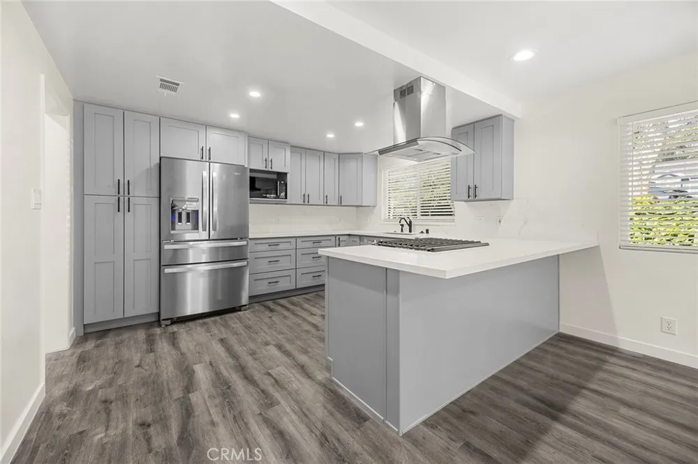 369 San Juan Way La Canada Flintridge, CA 91011