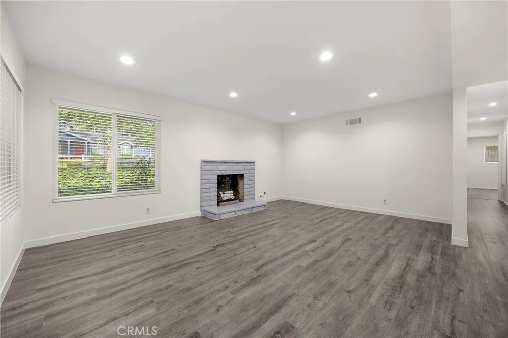 369 San Juan Way La Canada Flintridge, CA 91011