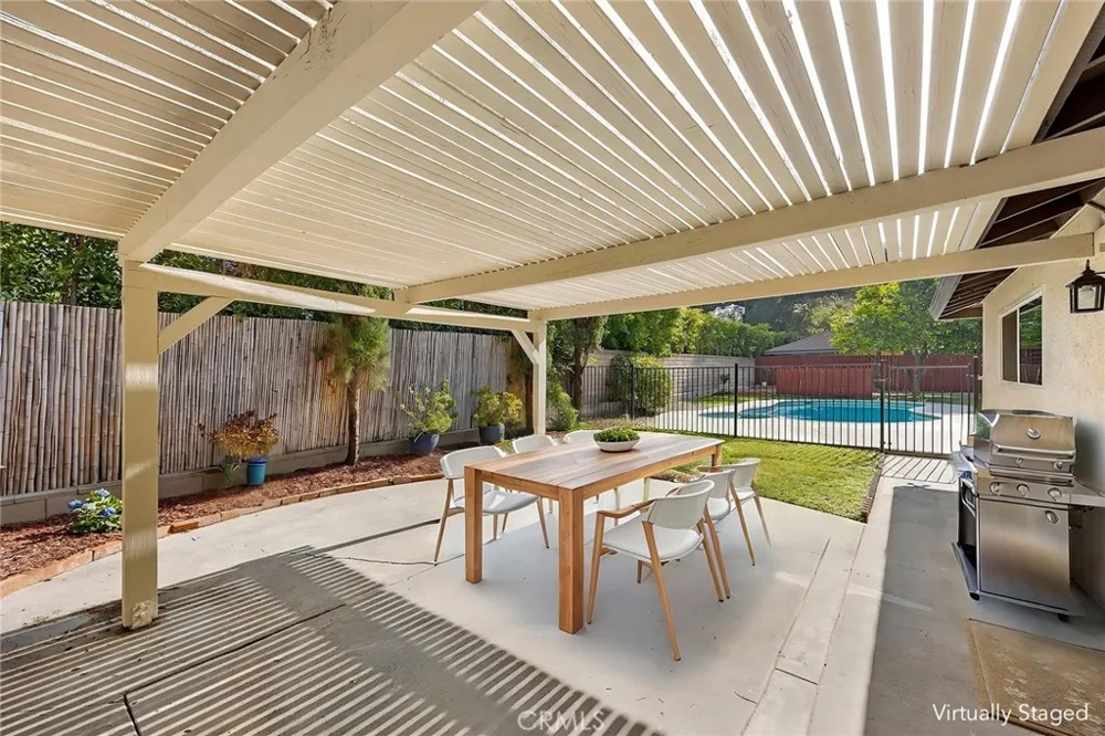 369 San Juan Way La Canada Flintridge, CA 91011