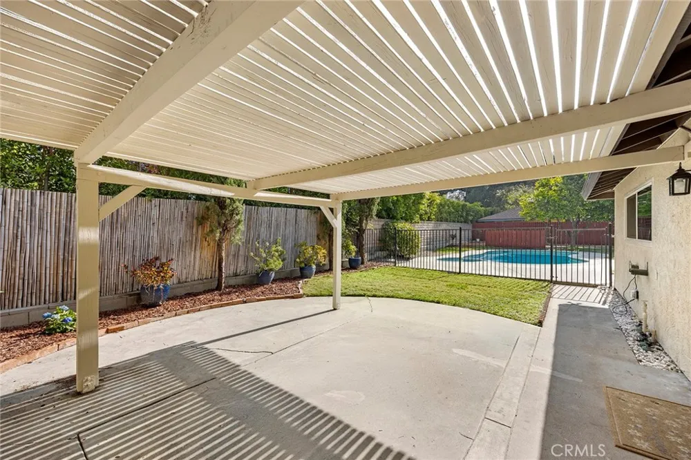 369 San Juan Way La Canada Flintridge, CA 91011