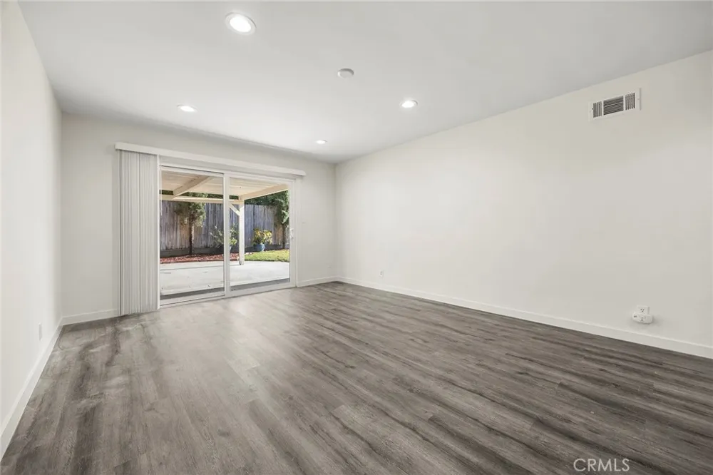 369 San Juan Way La Canada Flintridge, CA 91011