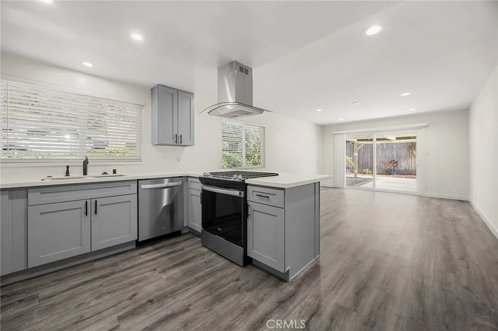 369 San Juan Way La Canada Flintridge, CA 91011