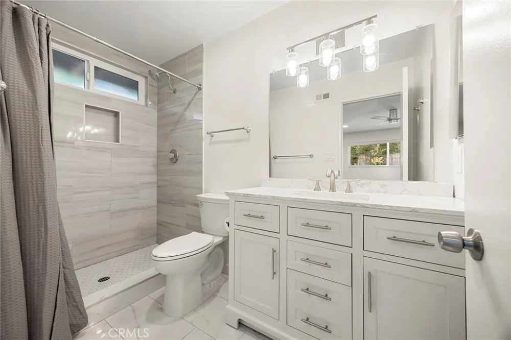 369 San Juan Way La Canada Flintridge, CA 91011