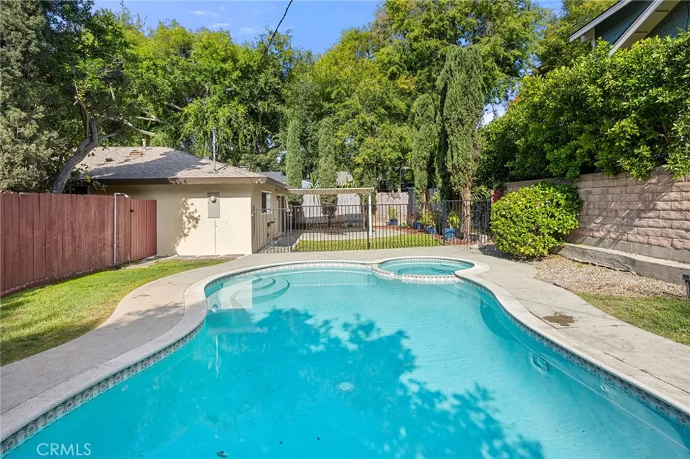 369 San Juan Way La Canada Flintridge, CA 91011