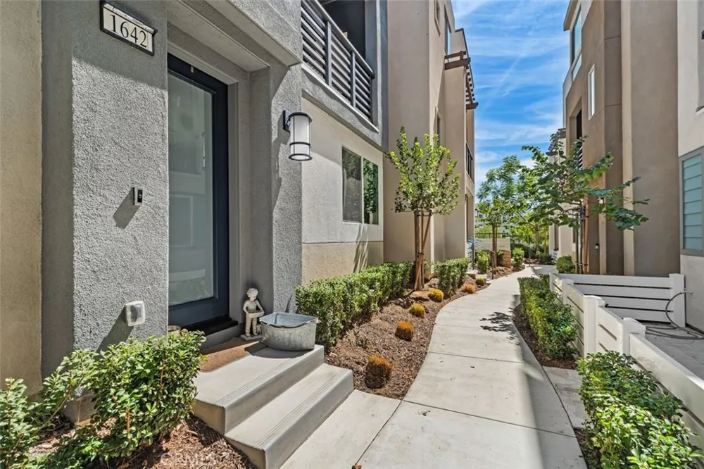 1642 W Saratoga Lane San Pedro, CA 90732