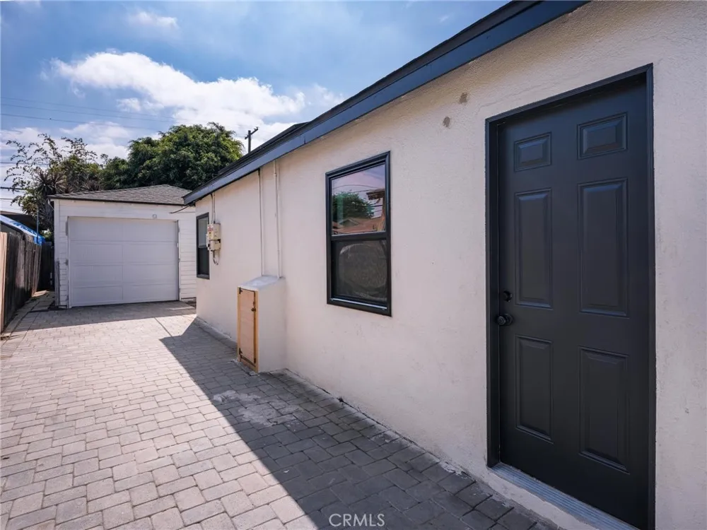 5910 Walnut Ave Long Beach, CA 90805