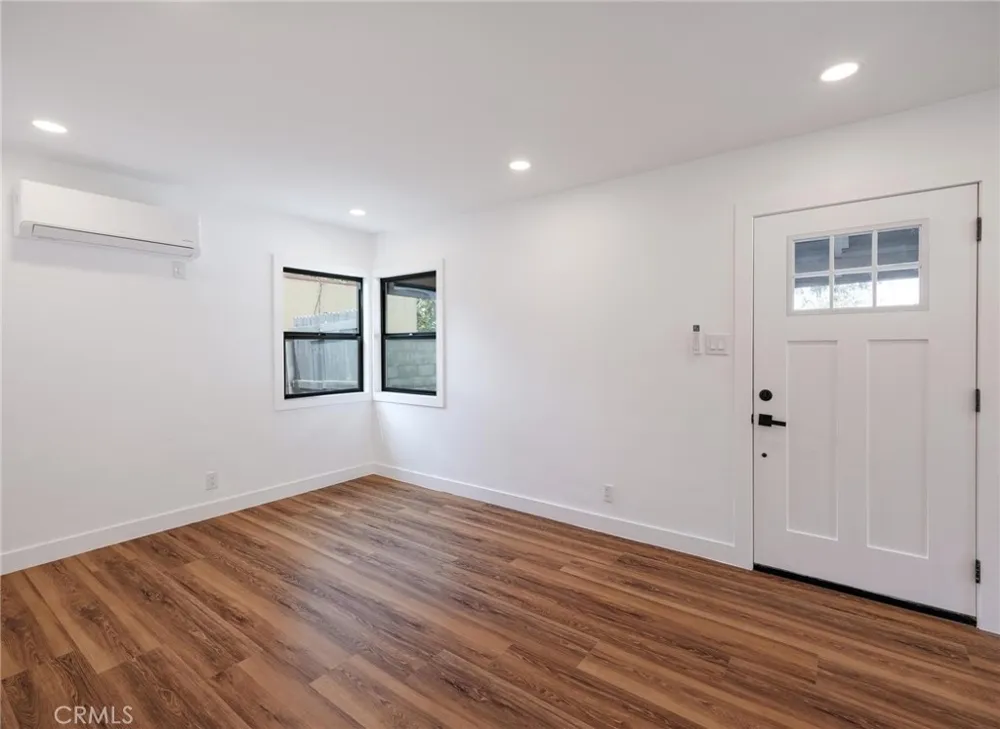5910 Walnut Ave Long Beach, CA 90805