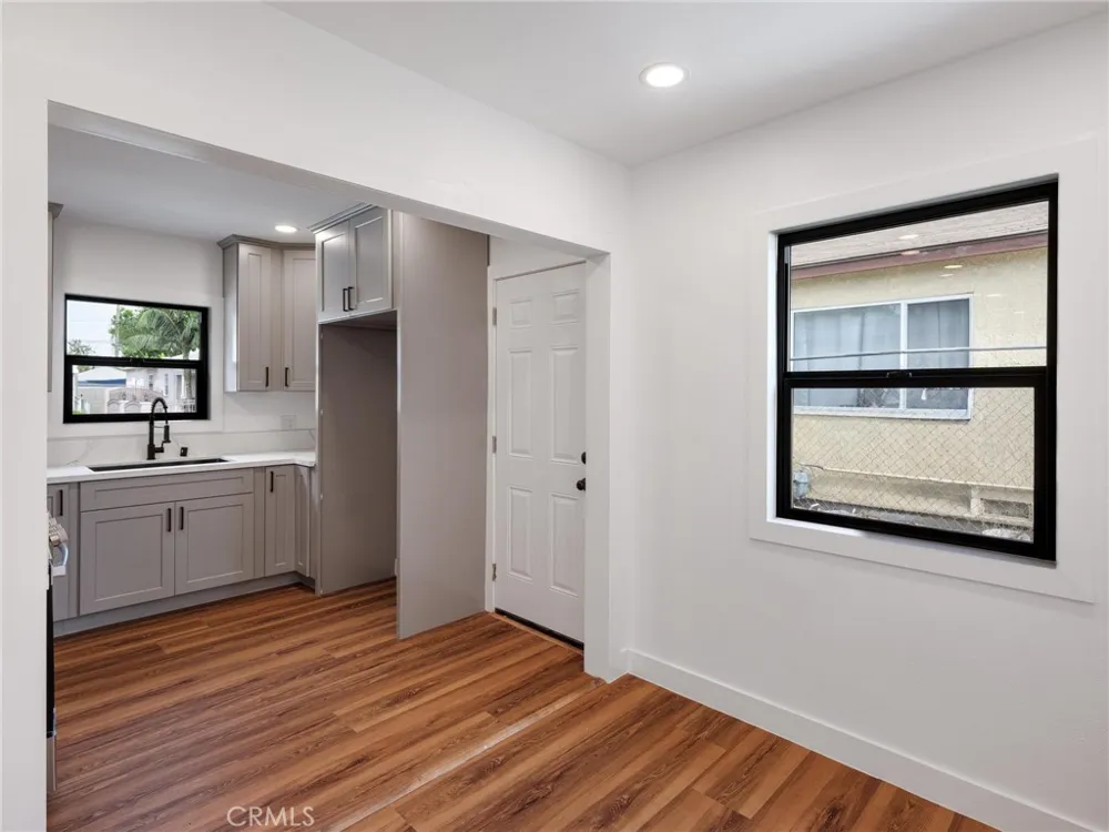 5910 Walnut Ave Long Beach, CA 90805