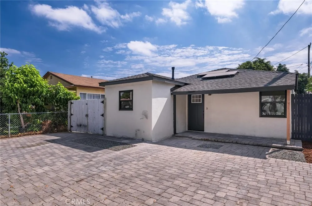 5910 Walnut Ave Long Beach, CA 90805