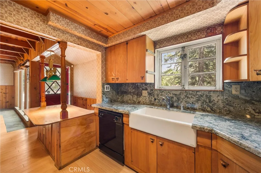 320 Flower Drive Lake Arrowhead, CA 92352