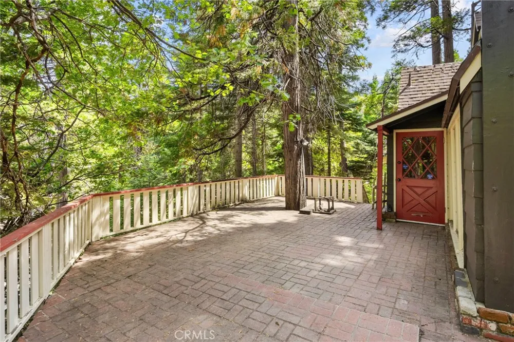 320 Flower Drive Lake Arrowhead, CA 92352