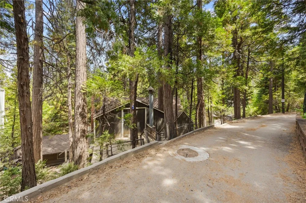 320 Flower Drive Lake Arrowhead, CA 92352