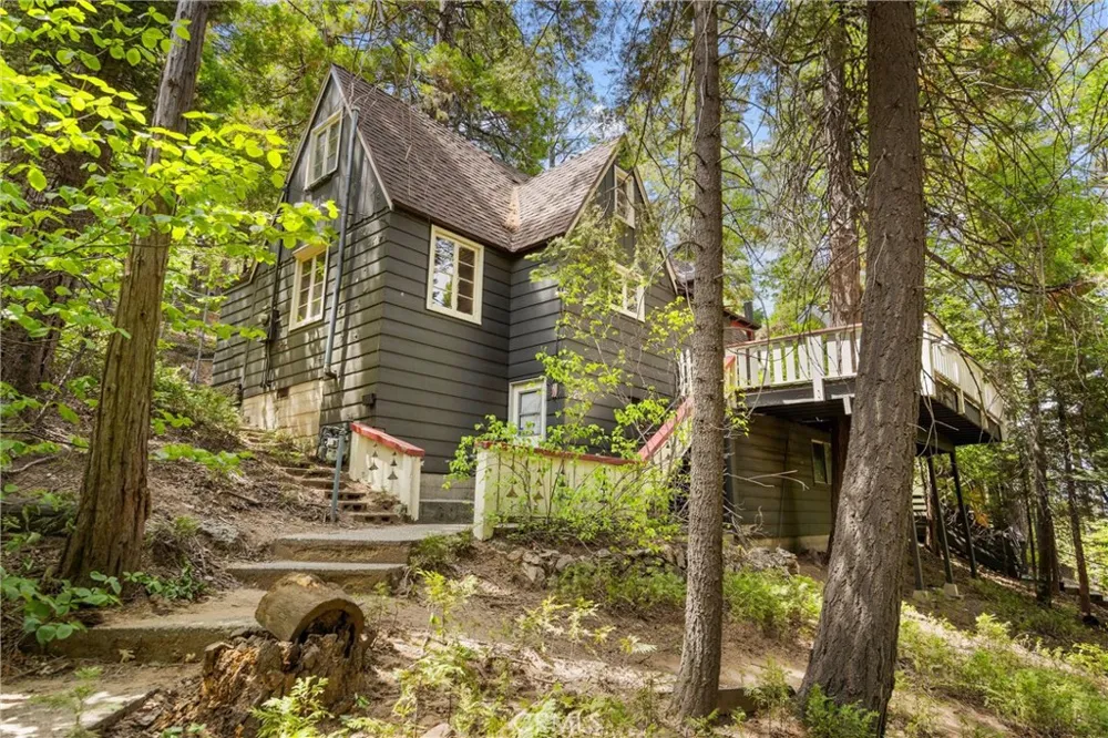 320 Flower Drive Lake Arrowhead, CA 92352