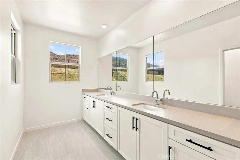 16072 Butterfly Drive Fontana, CA 92336