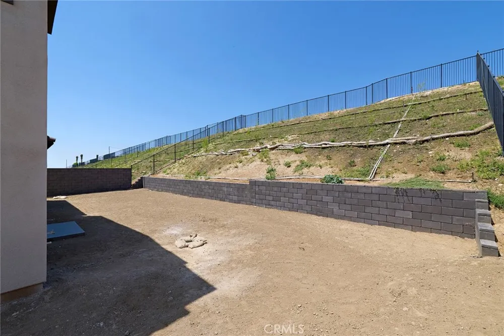 16072 Butterfly Drive Fontana, CA 92336