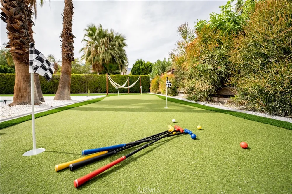515 Burton Way Palm Springs, CA 92262