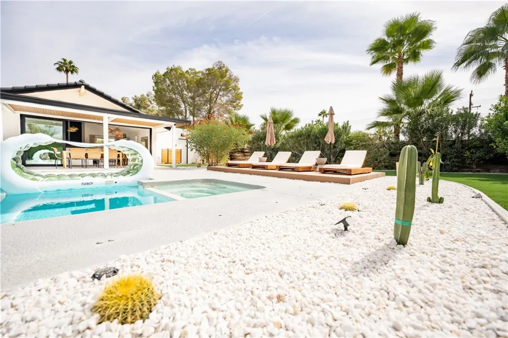515 Burton Way Palm Springs, CA 92262