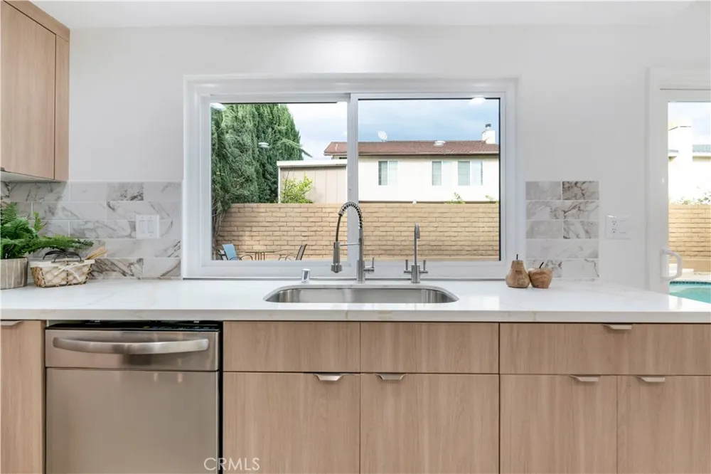 20657 Septo Chatsworth, CA 91311