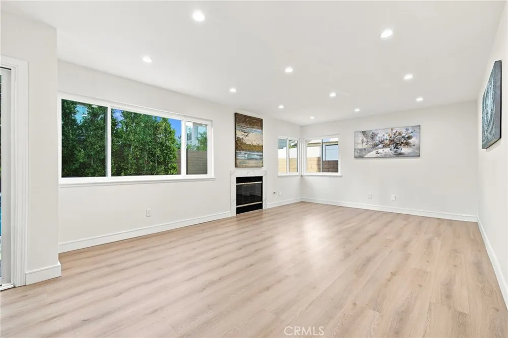 20657 Septo Chatsworth, CA 91311