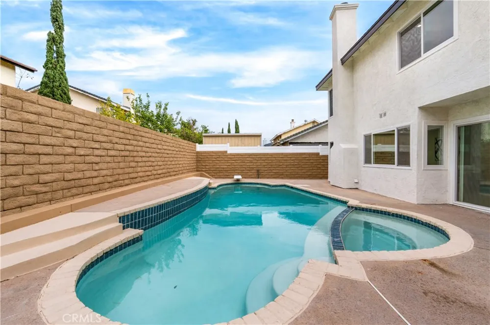 20657 Septo Chatsworth, CA 91311