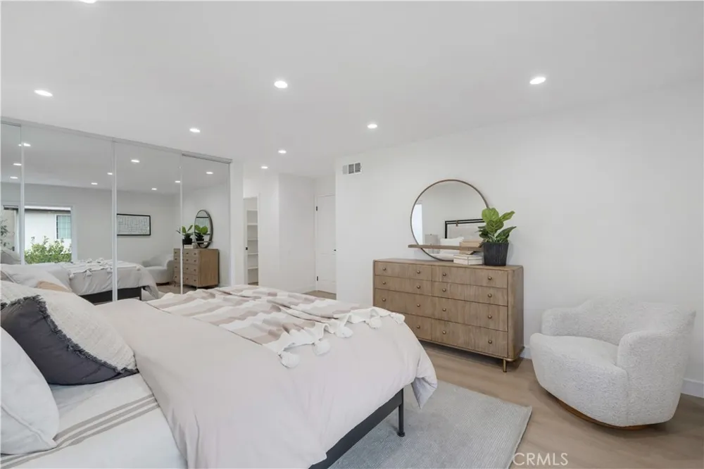 20657 Septo Chatsworth, CA 91311