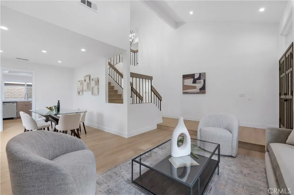 20657 Septo Chatsworth, CA 91311