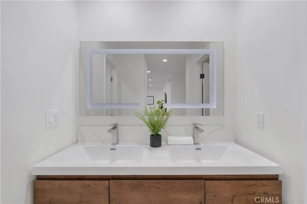 20657 Septo Chatsworth, CA 91311