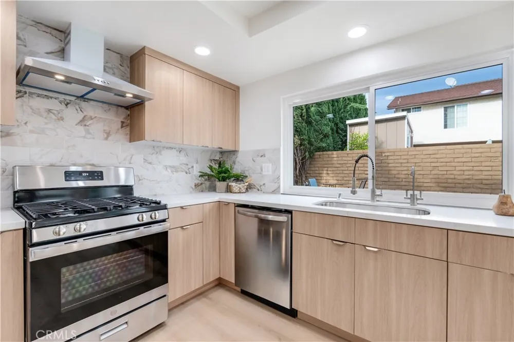 20657 Septo Chatsworth, CA 91311