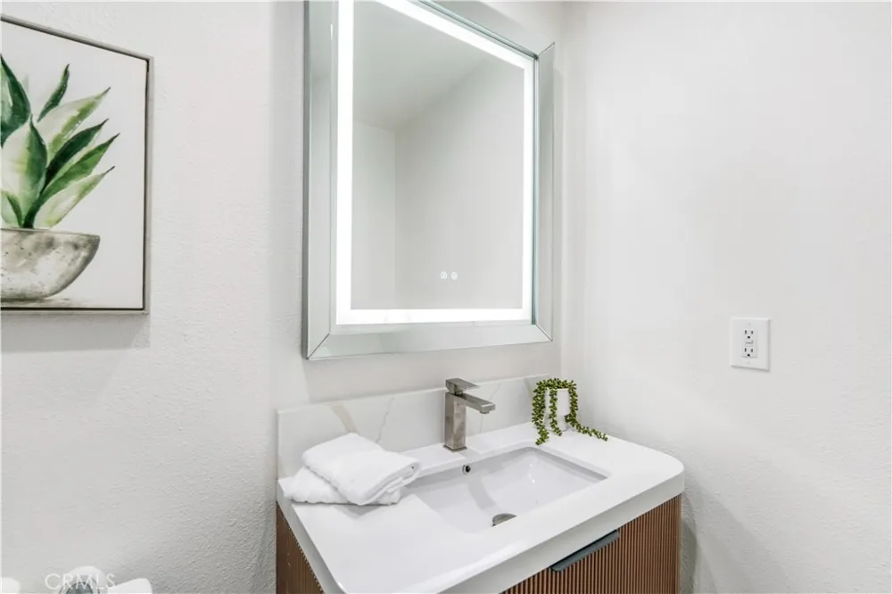 20657 Septo Chatsworth, CA 91311