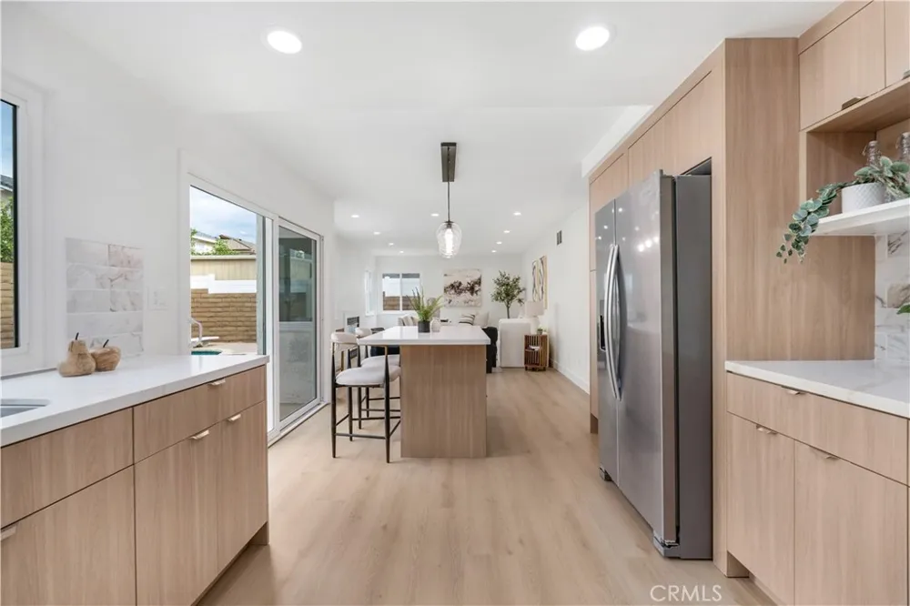 20657 Septo Chatsworth, CA 91311
