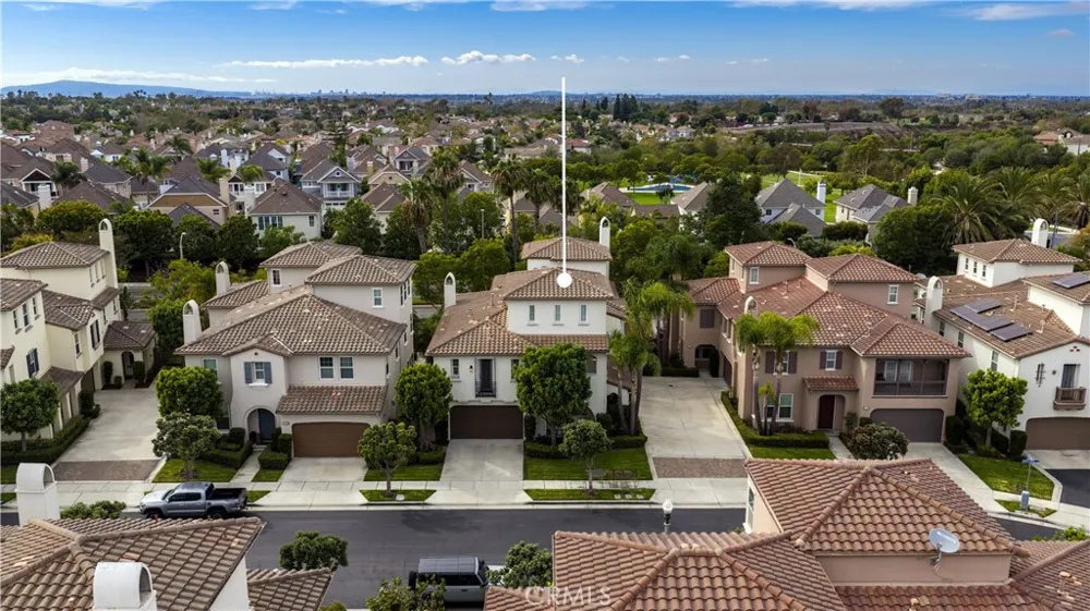 18741 Sinclair Lane Huntington Beach, CA 92648