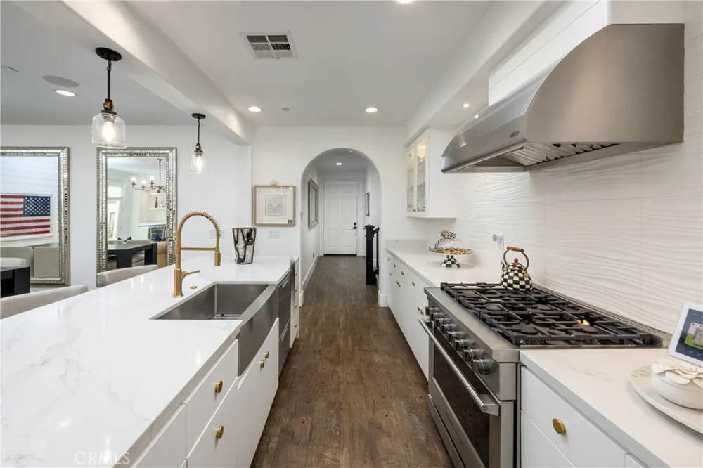 18741 Sinclair Lane Huntington Beach, CA 92648