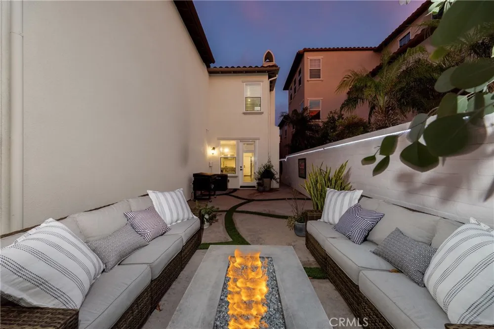 18741 Sinclair Lane Huntington Beach, CA 92648