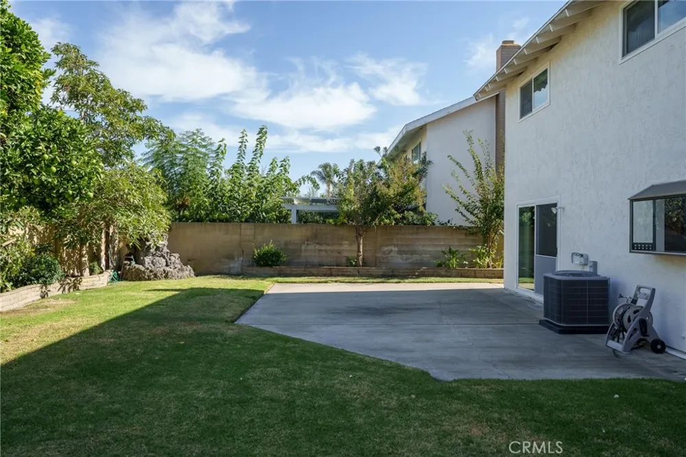 17122 Pleasant Circle Huntington Beach, CA 92649