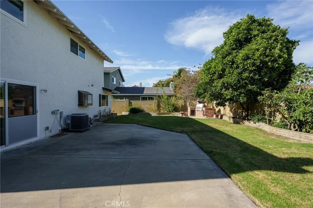 17122 Pleasant Circle Huntington Beach, CA 92649
