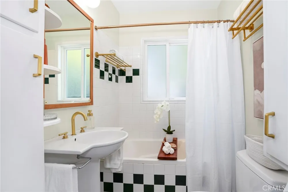 615 6th Street Burbank, CA 91501