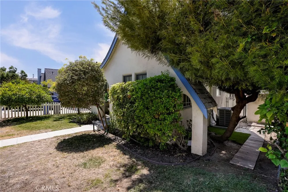 615 6th Street Burbank, CA 91501