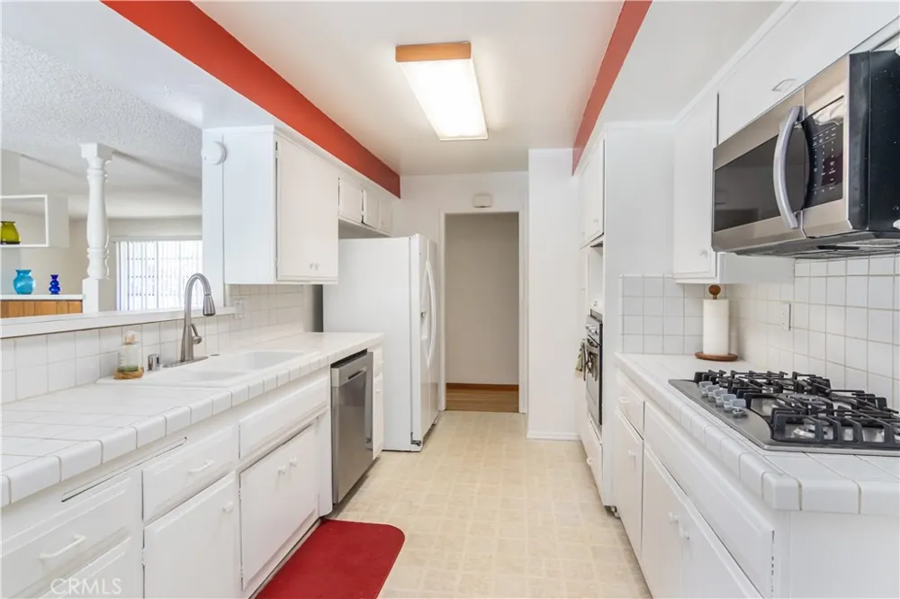 11543 Swinton Avenue Granada Hills, CA 91344