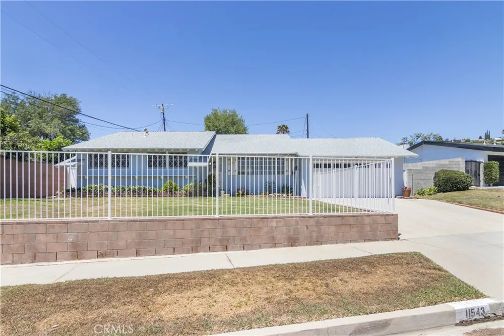 11543 Swinton Avenue Granada Hills, CA 91344