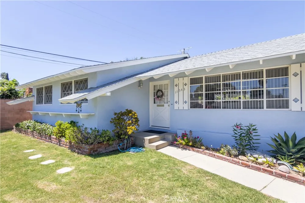 11543 Swinton Avenue Granada Hills, CA 91344