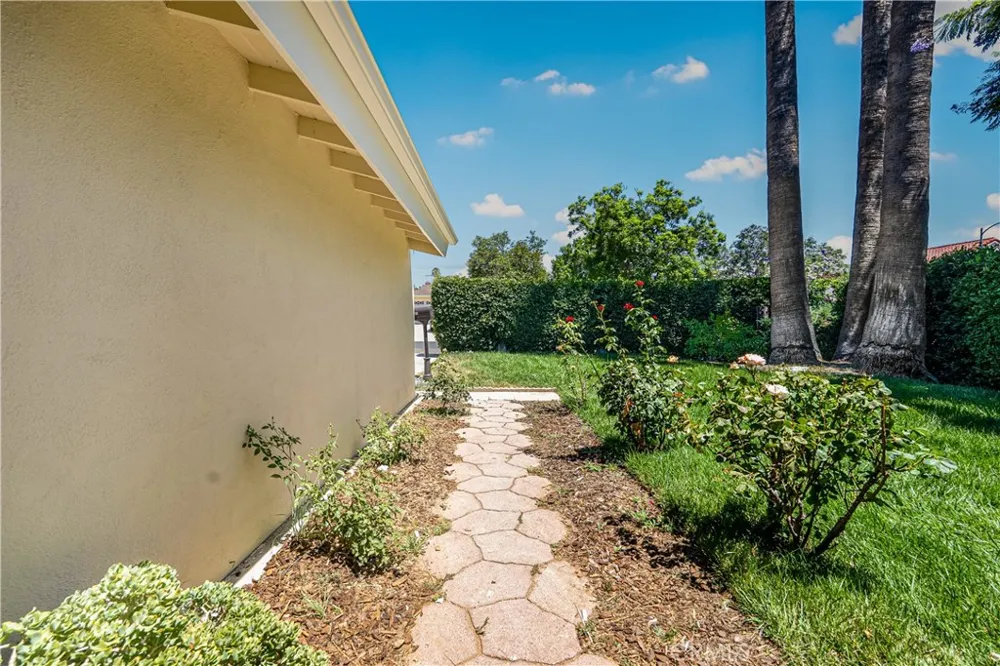 16900 Labrador Street Northridge, CA 91343